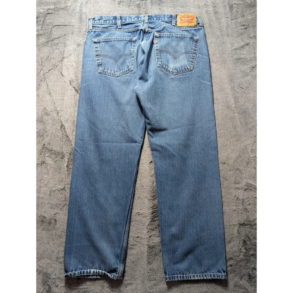Levi's 505 Regular Fit Jeans Men's Size 40x32 Medium Wash